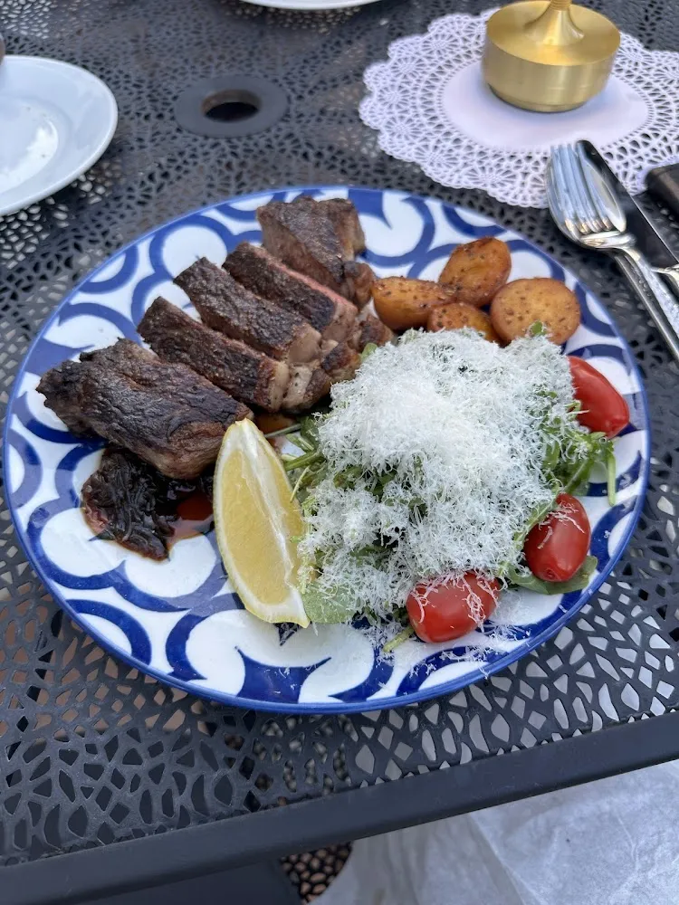 Steak and Potatoes with Arugula Salad
